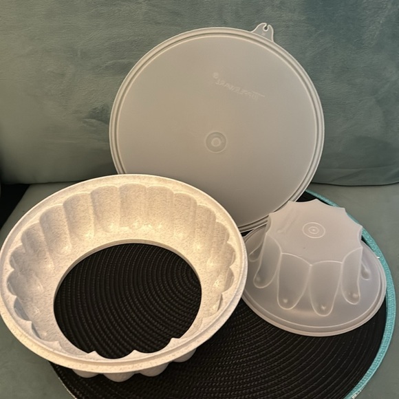Vintage NEW Tupperware Jel Ring Mold - Picture 2 of 3